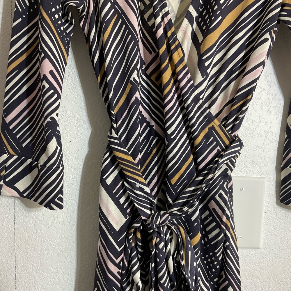 Diane Von Furstenberg Silk Wrap Dress Size 8 - Picture 6 of 14